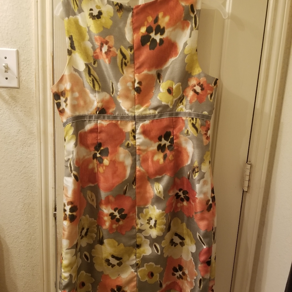 Women's dresses - Picture 10 of 16